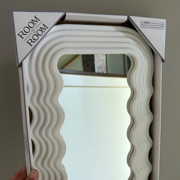 NIB Instagram Favorite White Wavy Mirror - Picture 7 of 7